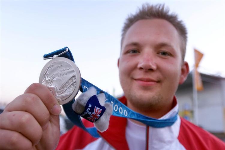Da Torben Grimmel i 2000 blev den første danske medaljevinder ved legene i Sydney, var han kommet med på et wildcard. 