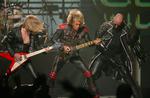 Der skulle blive både larm og læder, når Judas Priest med GFlenn Tipton (i midten)lørdag rammer Roskilde. Arkivfoto. 