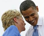 Demokraternes Barack Obama og Hillary Clinton er nogle af de kendte, som har oplevet, at deres pas-oplysninger har været genstand for snageri fra offentligt ansatte. 
