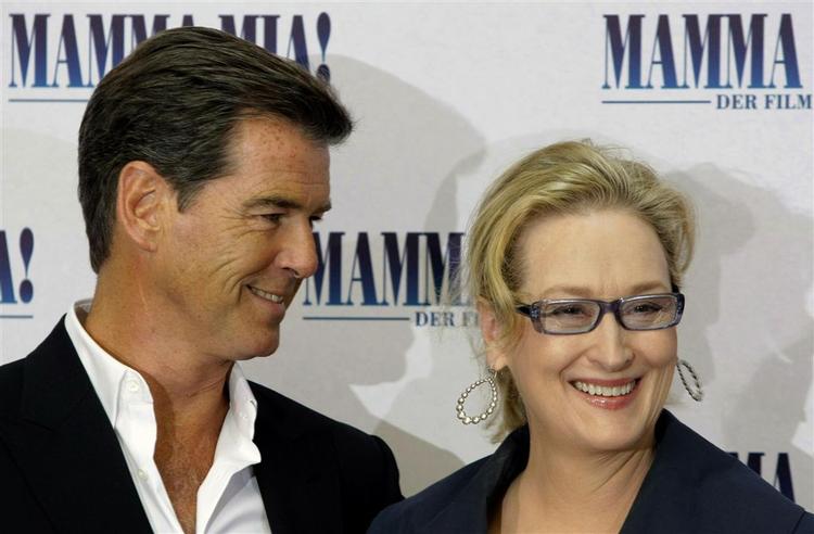 Pierce Brosnan og Meryl Streep stiller op til fototgrafi i forbindelse med filmen Mamma Mia, Berlin, 3. juli. 