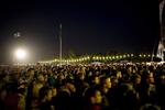Festivalpladsen går i stå mellem koncerterne, mener festmennesker, der lavede sin egen fest i nat. 