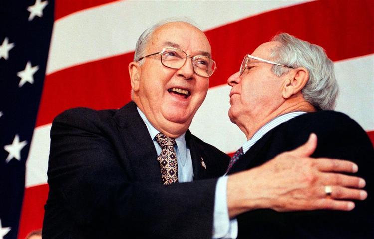 Jesse Helms (tv) er død efter en menneskealder på den amerikanske højrefløj. 