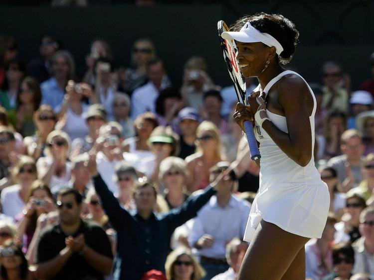 Venus Williams smilede glad, da hun for femte gang vandt finalen i Wimbledon. 