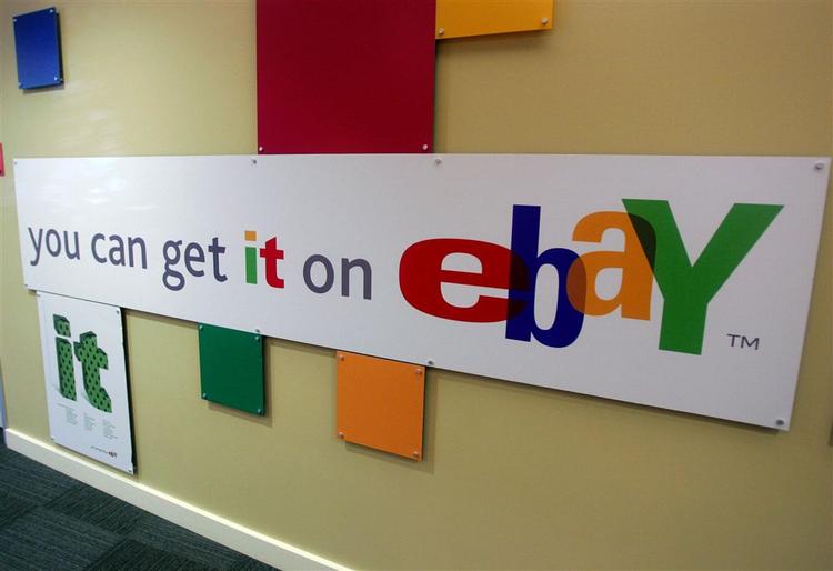 En 19-årig amerikansk studerende prøvede at sælge sin stemme til præsidentvalget på internetsiden eBay. 