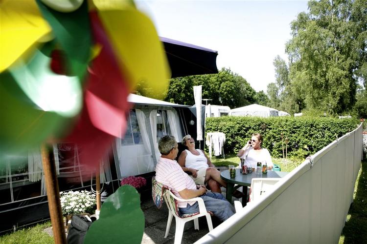 Hver anden med en årsindkomst på over 400.000 drømmer om mere fritid. - Arkivfoto. 
