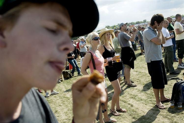 Der har været lidt bedre plads til Roskilde Fesivalen i år. Der er 7-10.000 færre gæster end sidste år. 