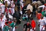 Ni er kommet til skade på den første dag med tyreløb i Pamplona. 