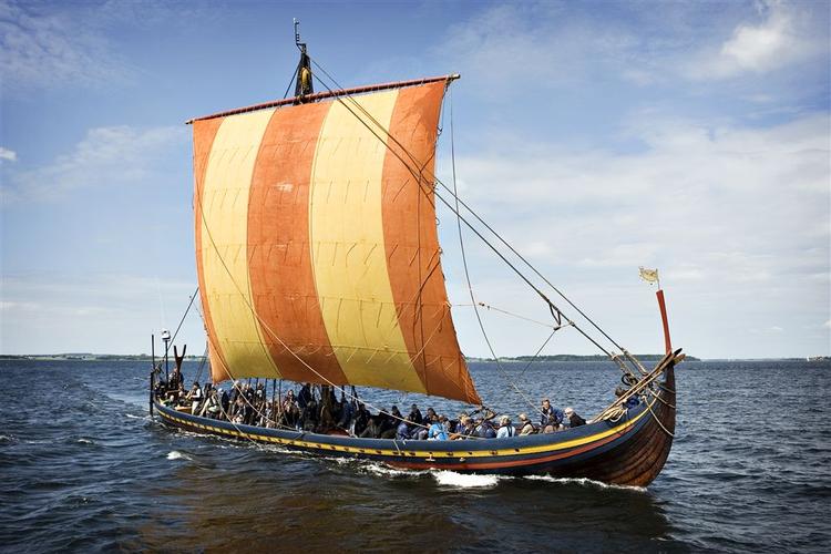 'Havhingsten'fotograferet under en mere fredelig sejlads. 