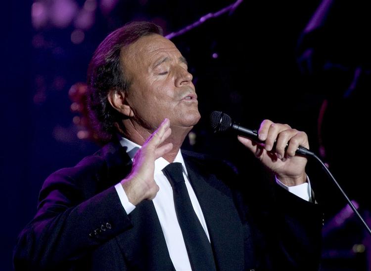 Julio Iglesias optræder torsdag i Syrien. 