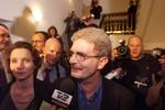 Holger og konen sagde nej til unionen. Men hvordan har SF's holdning til EU egentlig udviklet sig? Det kan man nu dykke ned i - gratis - på Det Kongelige Biblioteks hjemmeside. 