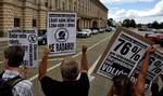 Den amerikansk-tjekkiske forsvarsaftale fik tjekkiske demonstranter til at gå på gaden. Tallet 76 procent refererer til antallet af tjekker, der angiveligt ønsker en folkeafstemning om  missilskjoldet. 