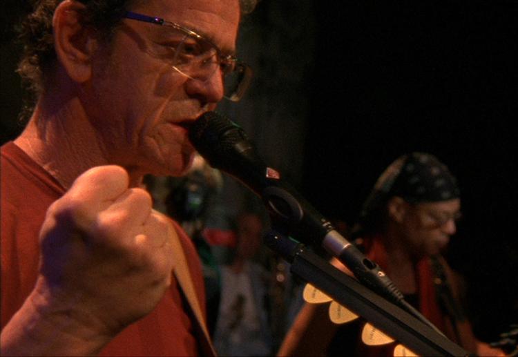 Lou Reeds koncertfilm 'Berlin' byder på helstøbt musik og suveræne sange. Billede fra filmen. 