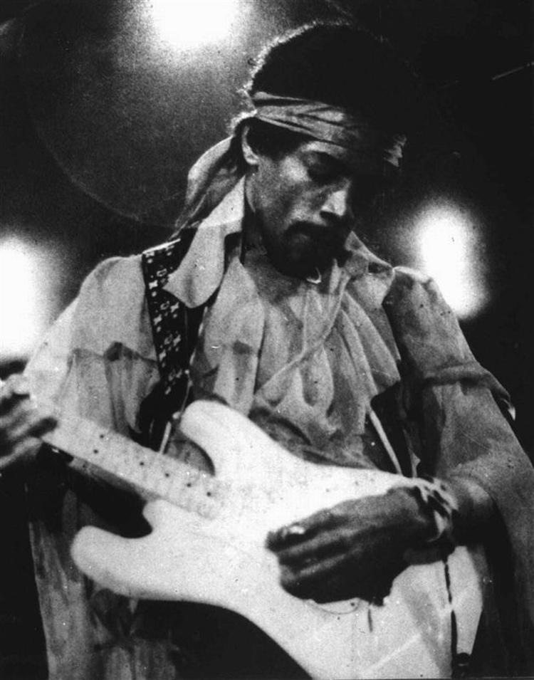 Jimi Hendrix har medvirket på et album, som indtil nu har ligget hengemt i Stephen Stills kælder. 