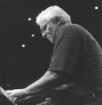 Den 75-årige gangbesværede pianist Paul Bley leverede en sart og smuk koncert, men vreden over ikke-låste kørehjul på hans flygel, fik ham til at stoppe koncerten i vrede. 