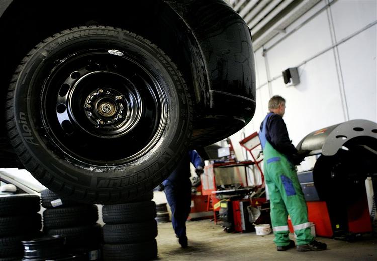 Forbrugerne skal betale 16,1 procent mere for at få repareret og efterset bilen end for halvandet år siden. 