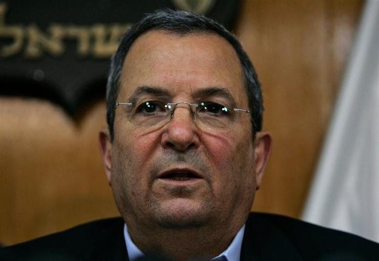 Den israelske forsvarsminister Ehud Barak siger, at Israel ikke vil finde sig i, at landets sikkerhedsinteresser bliver truet af Iran. Han udelukker ikke et angreb. 