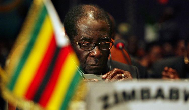 Zimbabwes leder Mugabe glæder sig over, at FN's Sikkherdsråd ikke kunne blive enige om at indføre sanktioner mod Zimbabew. - Arkivfoto. 