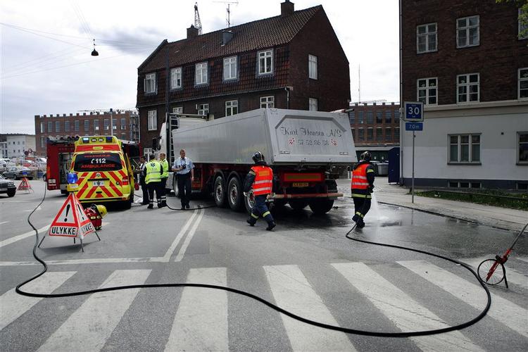 Dødsulykker som denne, hvor en lastbil dræbte en kvindelig cyklist, skal hindres ved lastbilforbud i det indre København. 