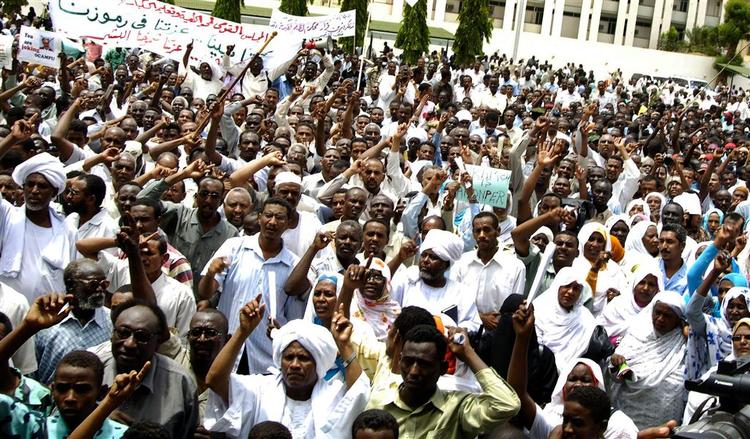 Det Internationale Domstol har planer om at retsforfølge Sudans præsident for folkedrab i Darfur. 