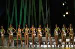 Miss Venezuela vandt foran de ni øvrige finalister titlen som Miss Universe 2008. Fra venstre er det Miss Kosova, Miss Australien, Miss Spanien, Miss Mexico, Miss Colombia, Miss USA, Miss Den Dominikanske Republik, Miss Rusland, Miss Italien, Miss Venezuela. 
