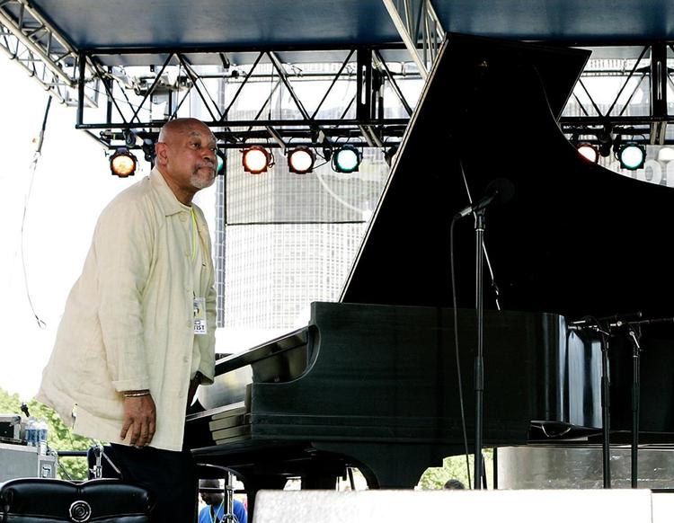 Pianisten Kenny Barrons kendemærke er det smukke, fjerlette anslag og de ufejlbarligt elegante harmoniseringer. 