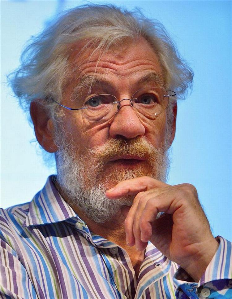 Ian McKellen var Gandalf i Ringenes Herre-triologien, ligesom han også skal spille den vise troldmand i den kommende filmatisering af Hobbitten. 