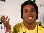 Også engelske Manchester City har forsøgt at få tag i den 28-årige Ronaldinho, som FC Barcelona gerne ville af med. 