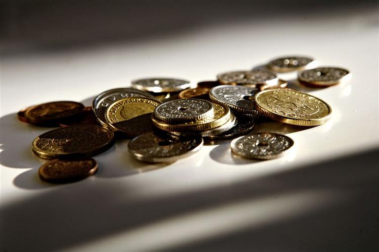 Den seneste opgørelse fra Nationalbanken viser, at størrelsen på danske husholdningers pengepung er faldet rekord meget de to seneste kvartaler. 