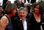 Roman Polanski på den røde løber i Cannes. Han håber at kunne frikendes for en gammel dom, der i 30 år har holdt ham uden for USA's grænser. 