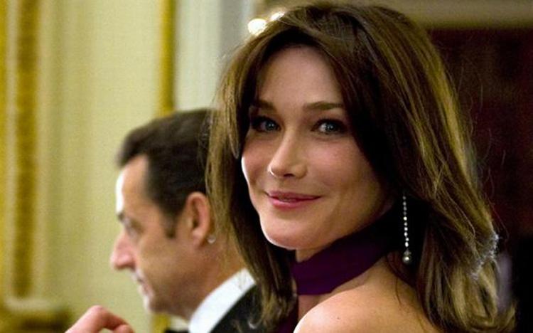 Nysgerrigheden omkring Carla Brunis tredje album var enorm. Men på frigivelsesdagen var salget temmelig sølle - til stor skuffelse for den smukke chanteuse. Foto: AP / Philippe Wojazer 