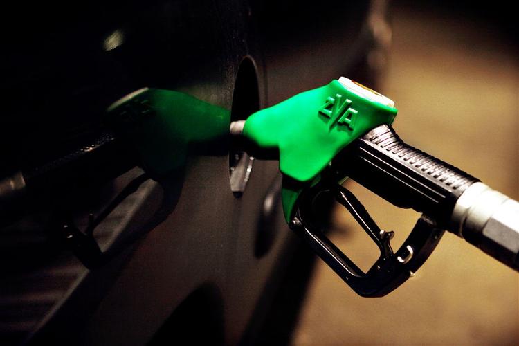 Endelig begynder priserne på diesel og benzin at gå nedad. 