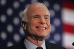 Republikanernes John McCain har stadig flere penge end den demokratiske Barack Obama. 