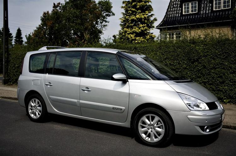 Renault Grand Espace er en forlænget udgave af Renault Espace. Storebror her er 20 cm længere og har syv sæder om bord. 