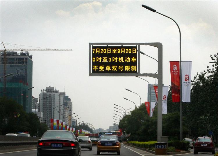Færre biler i Beijing. Forhåbentlig for OL. 