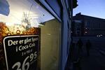 Et projektil gik til aften gennem ruden på denne 7-Eleven på Østerbro. 