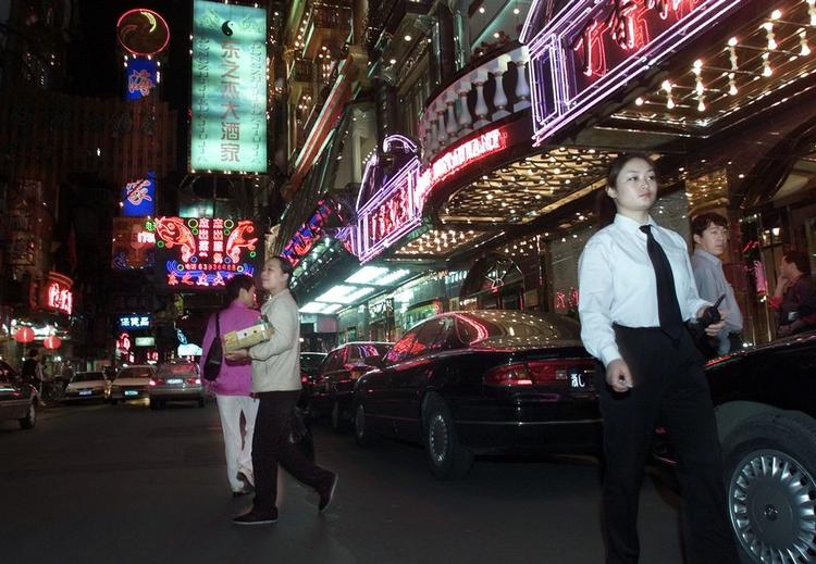 Shanghai by night. 
