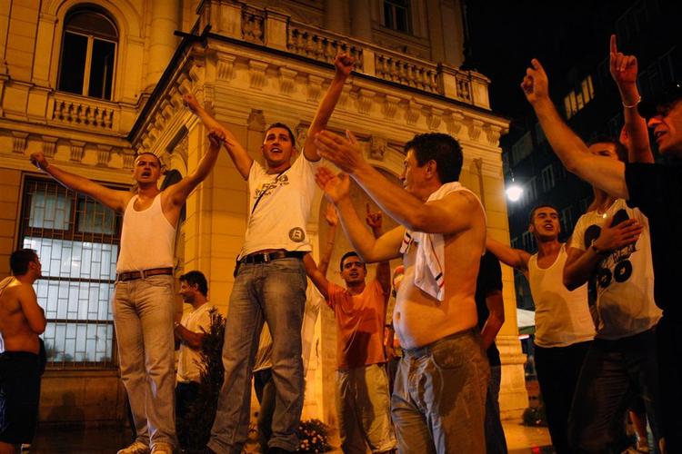 Der var fest i Sarajevos gader tidligt i morges, da nyheden om anholdelsen Radovan Karadzic kom ud. 