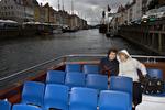 Nyhavn var engang et 'naughty place', forklarer guiden på havnerundfarten. 