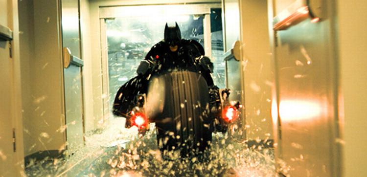 Batman, Batmans motorcykel og i det hele taget er der ros til samtlige medvirkende og effekter i den nye og sjette Batman-film siden 1989. 