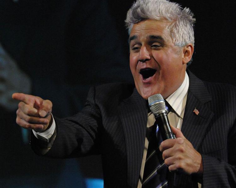 Jay Leno stopper som vært på The Tonight Show. 