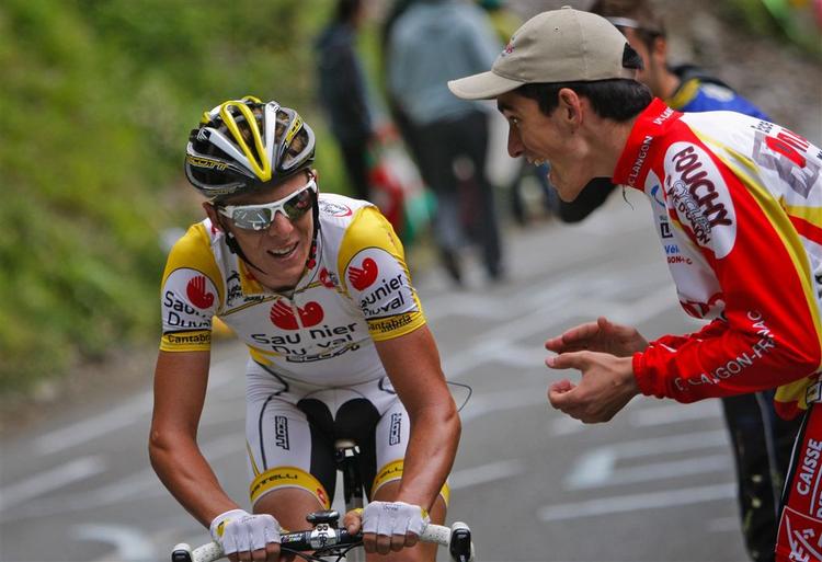 Mens alt endnu var lyst - og gult - for Riccardo Ricco. Her på niende etape. 