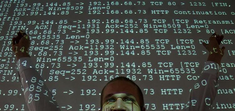 En ny skræmmende computervirus er opdaget i Storbritanien. En såkaldt trojansk hest, der kan læse dine bankoplysninger, bare du besøger en tilfældig hjemmeside. 