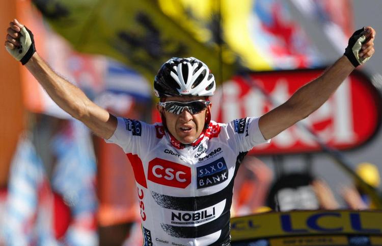Sastre vinder på Alpe d'Huez efter et imponerende soloridt. 