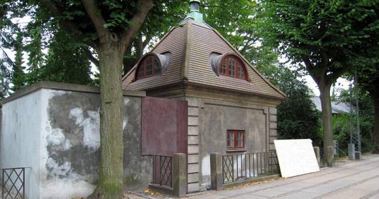 Det lille toilethus fra 1902 på Frederiksberg Allé åbner inden længe som mini-café. 