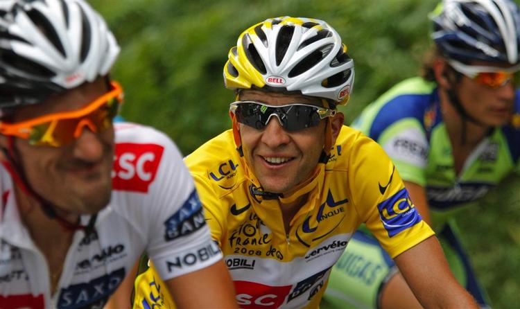 Carlos Sastre har et forspring på 1.34 min ned til den første alvorlige konkurrent, Cadel Evans, før dagens afgørende enkeltstart. 
