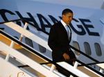 'Forandring' står der på Obamas fly. Dagens forandring er, at han nu er kommet til Storbritannien på sin to uger lange rundrejse til flere forskellige lande. 