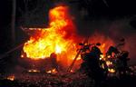 Den indiske by Ahmadabad stod i flammer i dag, da 16 bomber eksploderede iden tætpakkede gamle bydel. Mindst 29 blev dræbt og 110 sårede. 