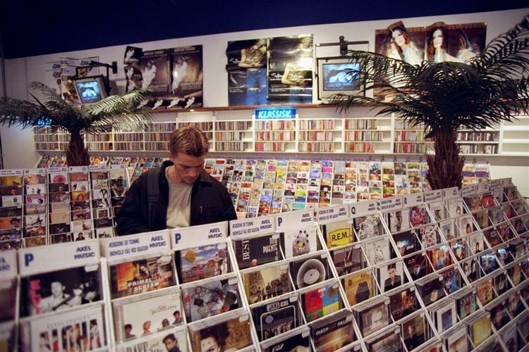 Flere og flere danskere vælger musikbutikken fra, og downloader i stedet enkeltnumre fra nettet. 