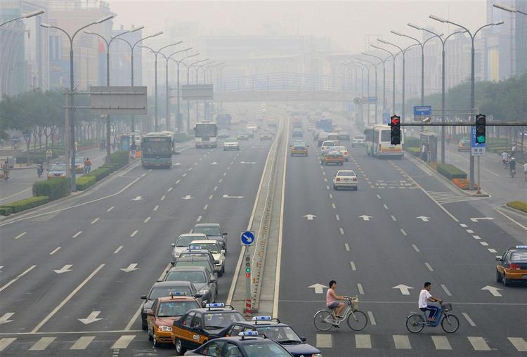 Selv om kineserne har reduceret bilkørslen i håb om at forbedre luftkvaliteten under OL, er Bejing luften i Bejing rigtig dårlig i dag. 