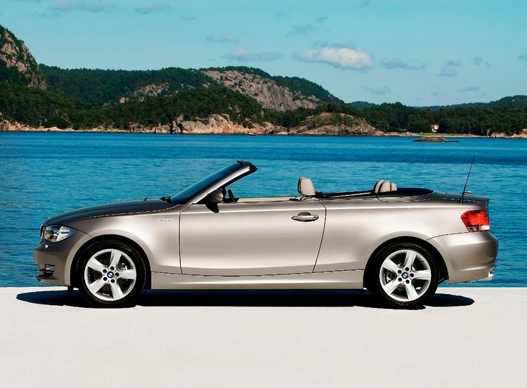 SOMMERKLAR. Kalechen på BMW 125i Cabriolet kører elektrisk op og ned. Når den er nede, er den helt ude af syne. 